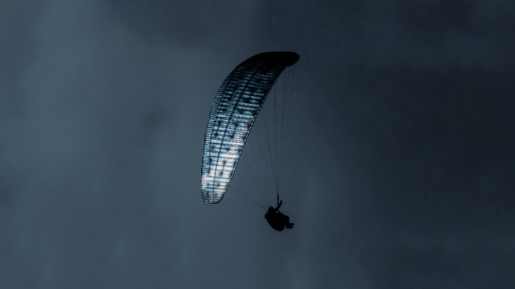 parachute bleu
